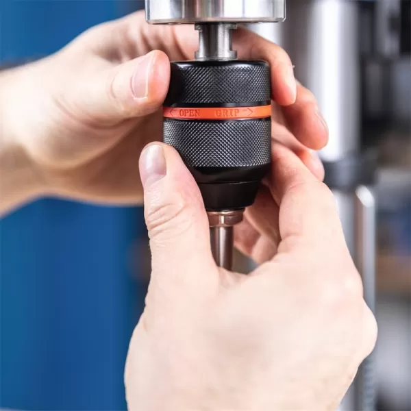 Stojanová vrtačka s křížovým laserem Scheppach TBM 250 Vario