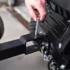 Travní traktor 98 cm s bočním výhozem a hydrostatickou převodovkou Scheppach TMR 452-98H-SD