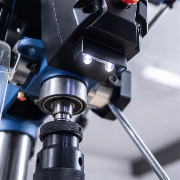 Stojanová vrtačka s křížovým laserem a LED osvětlením Scheppach TBM 300 Vario