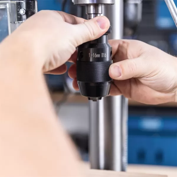 Stojanová vrtačka s křížovým laserem a LED osvětlením Scheppach TBM 300 Vario