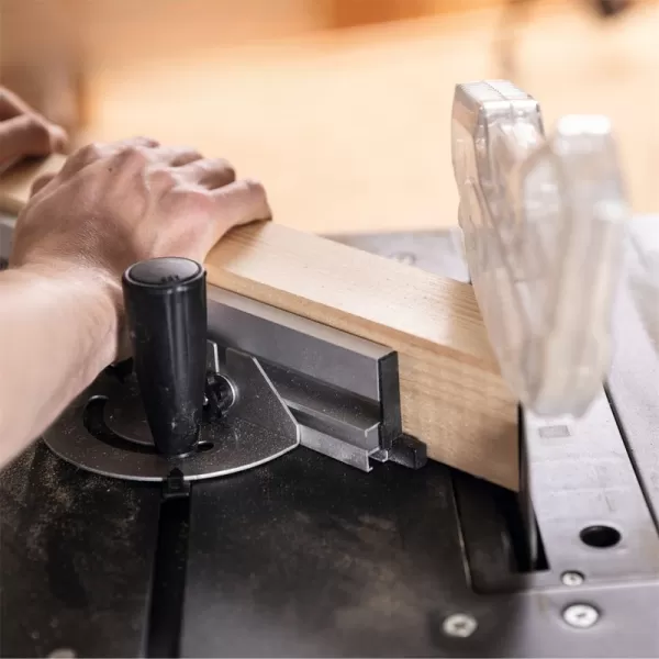 Stolová pila Scheppach HS 210