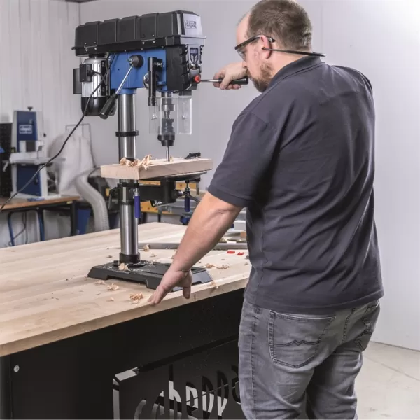 Stojanová vrtačka s křížovým laserem a LED osvětlením Scheppach TBM 300 Vario